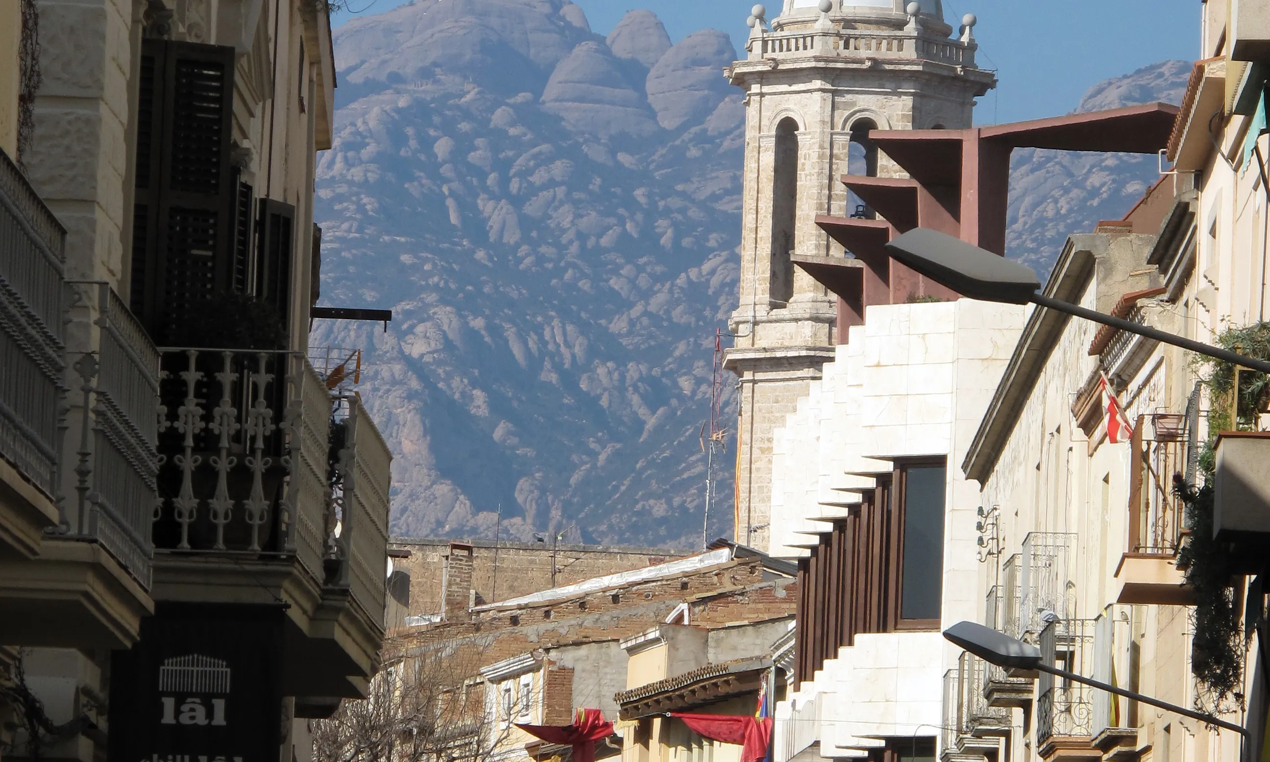 El campanar de Santa Eulàlia i Montserrat des del carrer Gran ( Esparreguera) - Wikimedia Commons