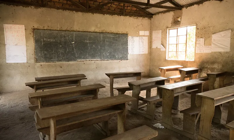 Fotografia d'una aula totalment buida. Imatge de ssilberman. Llicència d'ús CC BY 2.0