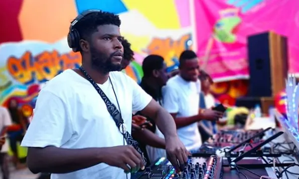 GirÀfrica apropa la riquesa cultural contemporània del continent africà, com la música electrònica. 