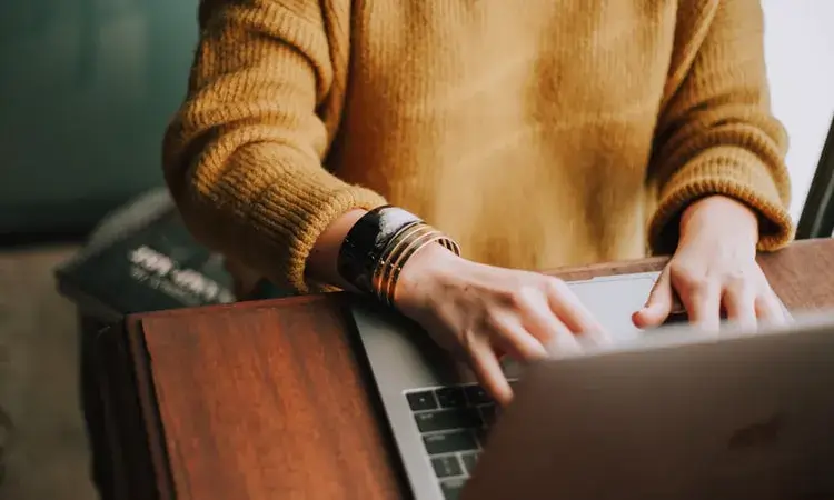 Tant els cursos de formació presencials com els que són en línia, quan aquests últims no tinguin la consideració de serveis prestats per via electrònica estaran exempts de l'IVA. Font: Unsplash.