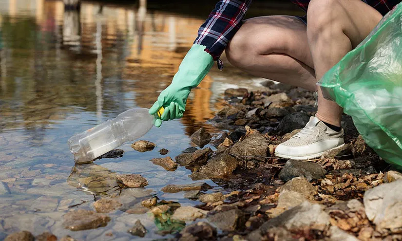 El Let's Clean Up Europe consisteix en la recollida de residus de la natura. 