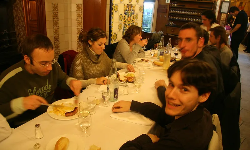 Fotografia d'un sopar de SoftCatalà. Imatge de Jesús Corrius. Llicència d'ús CC BY 2.0.