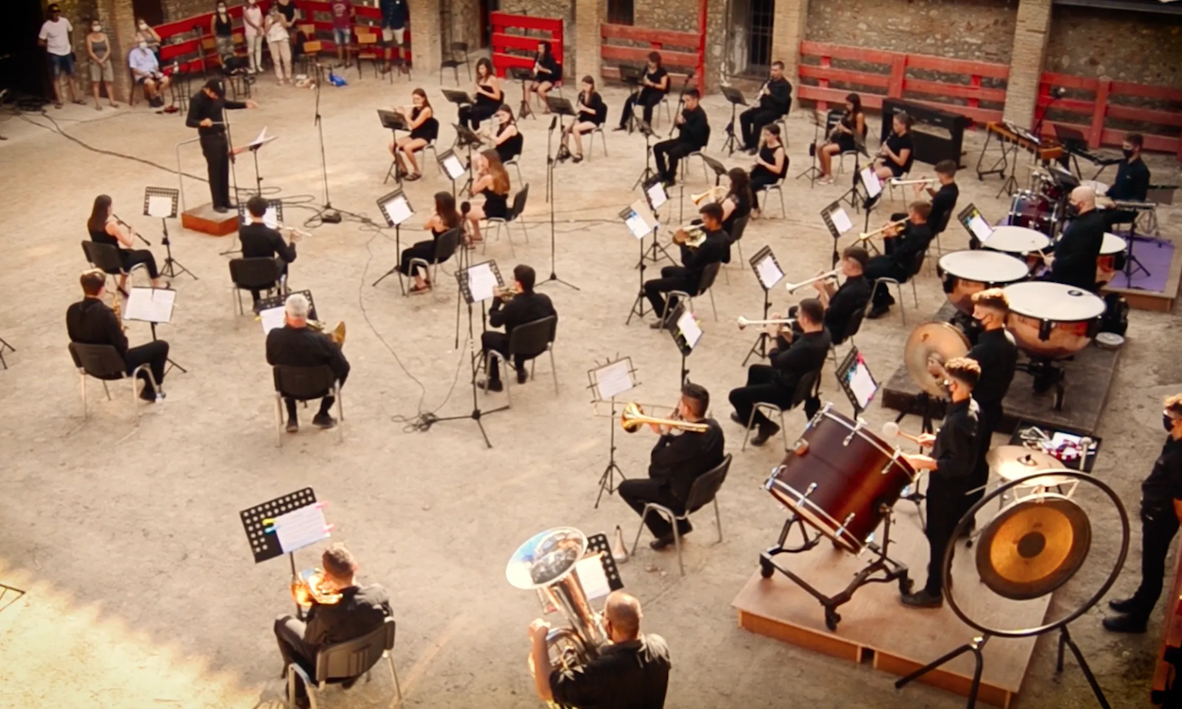 Imatge recent d'un concert on es respecten les mesures de distanciament incloses al protocol. 
