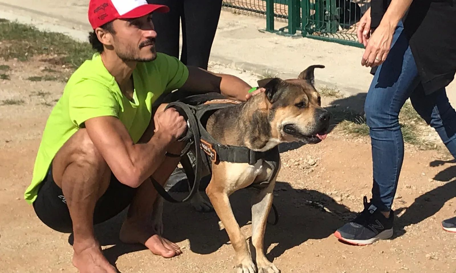 El corredor Daniel Amo, famós per córrer descalç, participa en la campanya 1€ = 1 veterinari