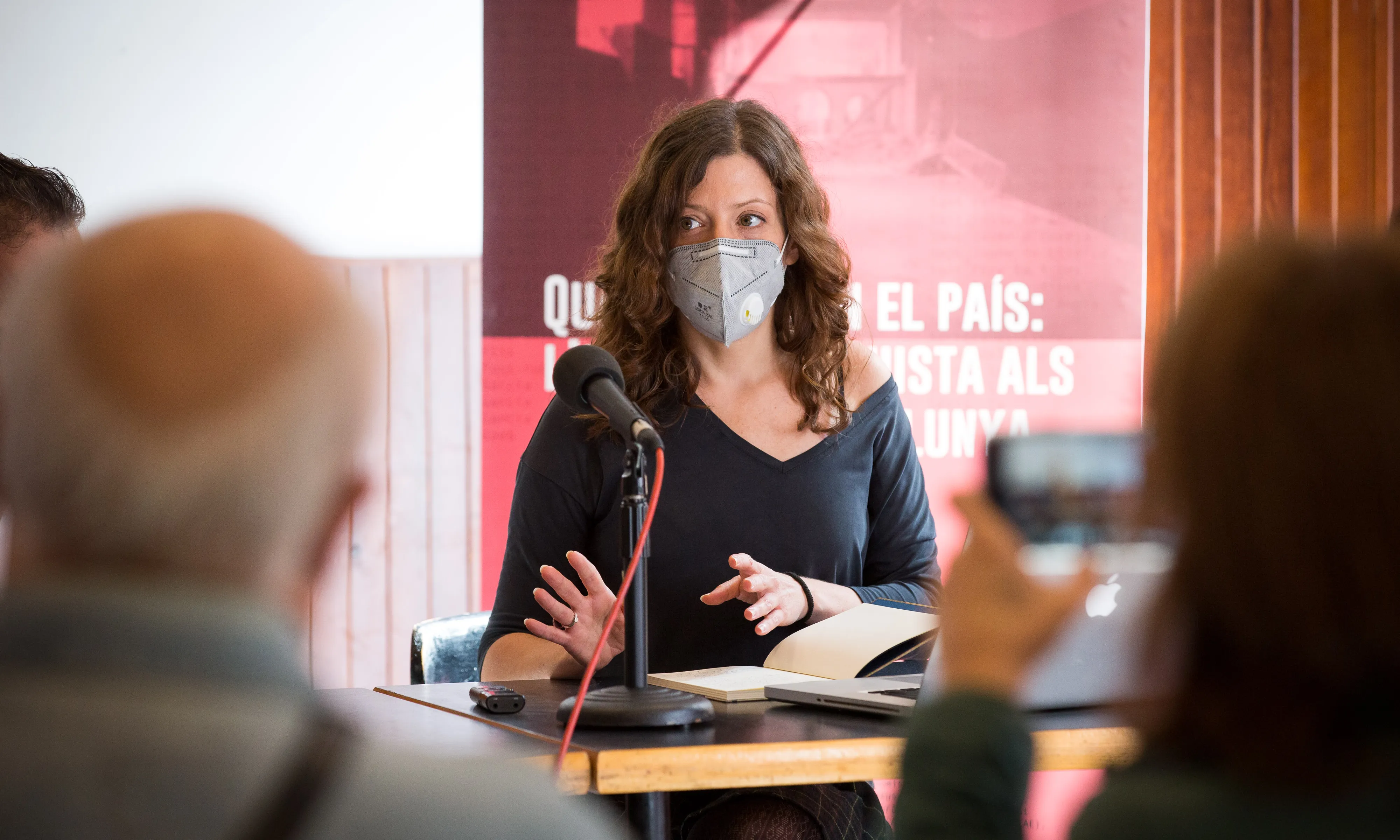 La comissària de l'exposició, Neus Moran