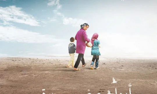 Cartell del documental “Marwa, petita i valenta”, documental del mes que es projecta en diverses sales de Catalunya. 