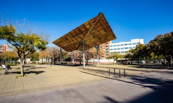 La Plaça Harry Walker és un dels espais de reunió del barri