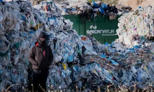 La majoria d’envasos acaben en abocadors, incineradores, exportats, cremats o a la natura. 
