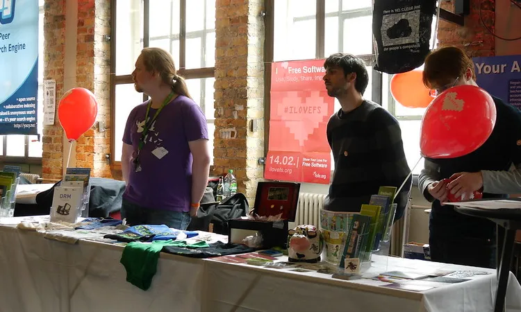 Fotografia d'uns quants membres de la Free Software Foundation a l'Open Tech Summit de Berlin 2015. Imatge d'Open Tech Summit. Llicència de Domini Públic.  