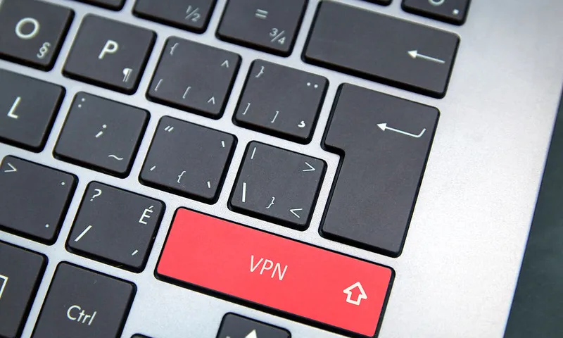 Fotografia d'un teclat amb la tecla VPN. Imatge de Richard Patterson. Llicència d'ús CC BY 2.0