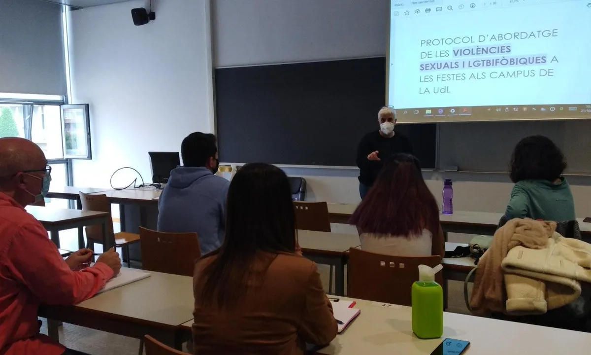 L'entitat treballa sobretot aspectes de salut sexual, però també temes com la visibilitat i com abordar les violències masclistes i, en concret, les violències sexuals.