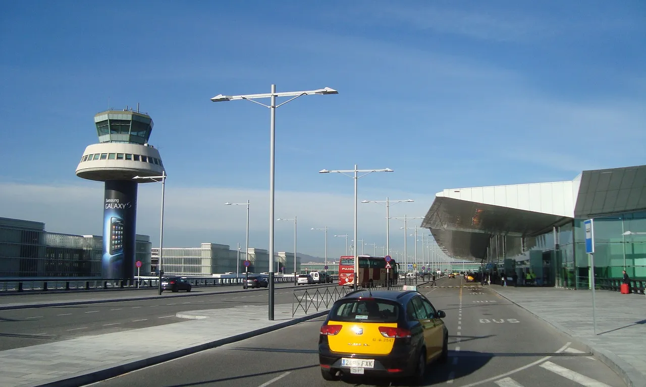 Infraestructures com el port i l'aeroport són grans zones d'emissions contaminants.