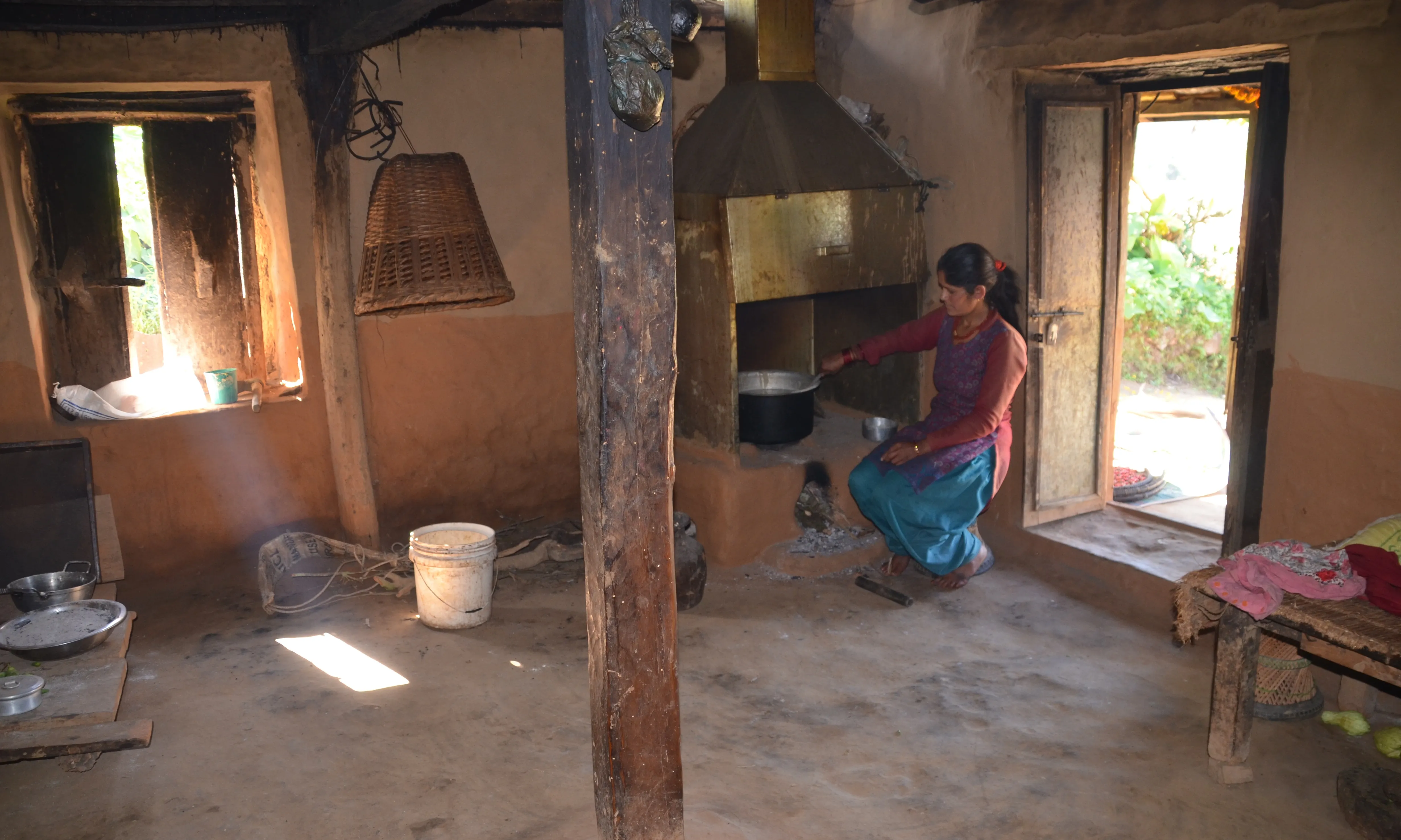 El programa al Nepal es centra en la promoció de cases segures des d'aspectes arquitectònics i de salut. Font: Base-A.