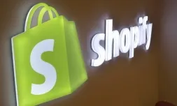 Fotografia d'un cartell de Shopify. Imatge de Open Grid Scheduler. Llicència d'ús de domini públic. 