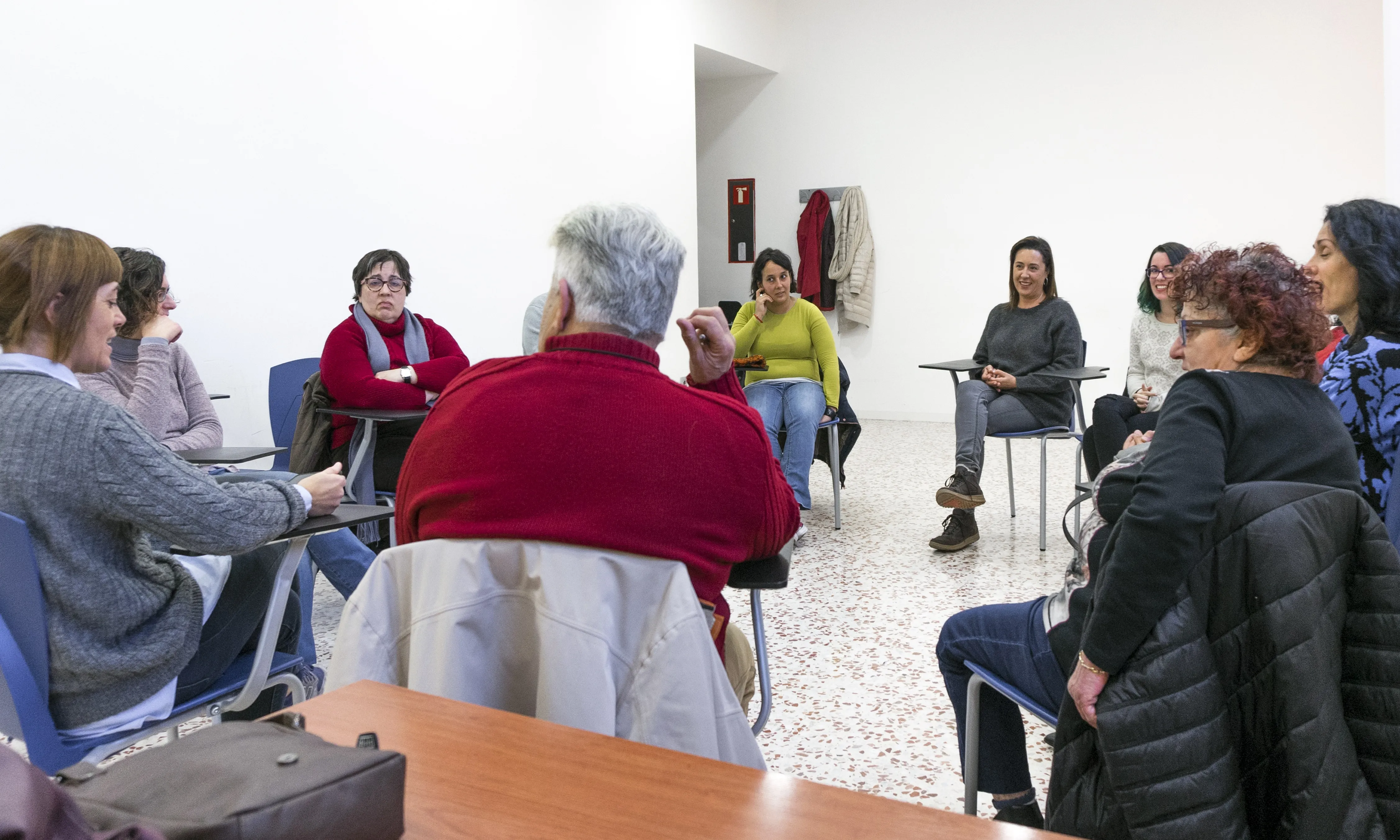 El programa dona va destinat a dones amb problemàtica de salut mental i que pateixen o han patit violència masclista. Font: ATRA.