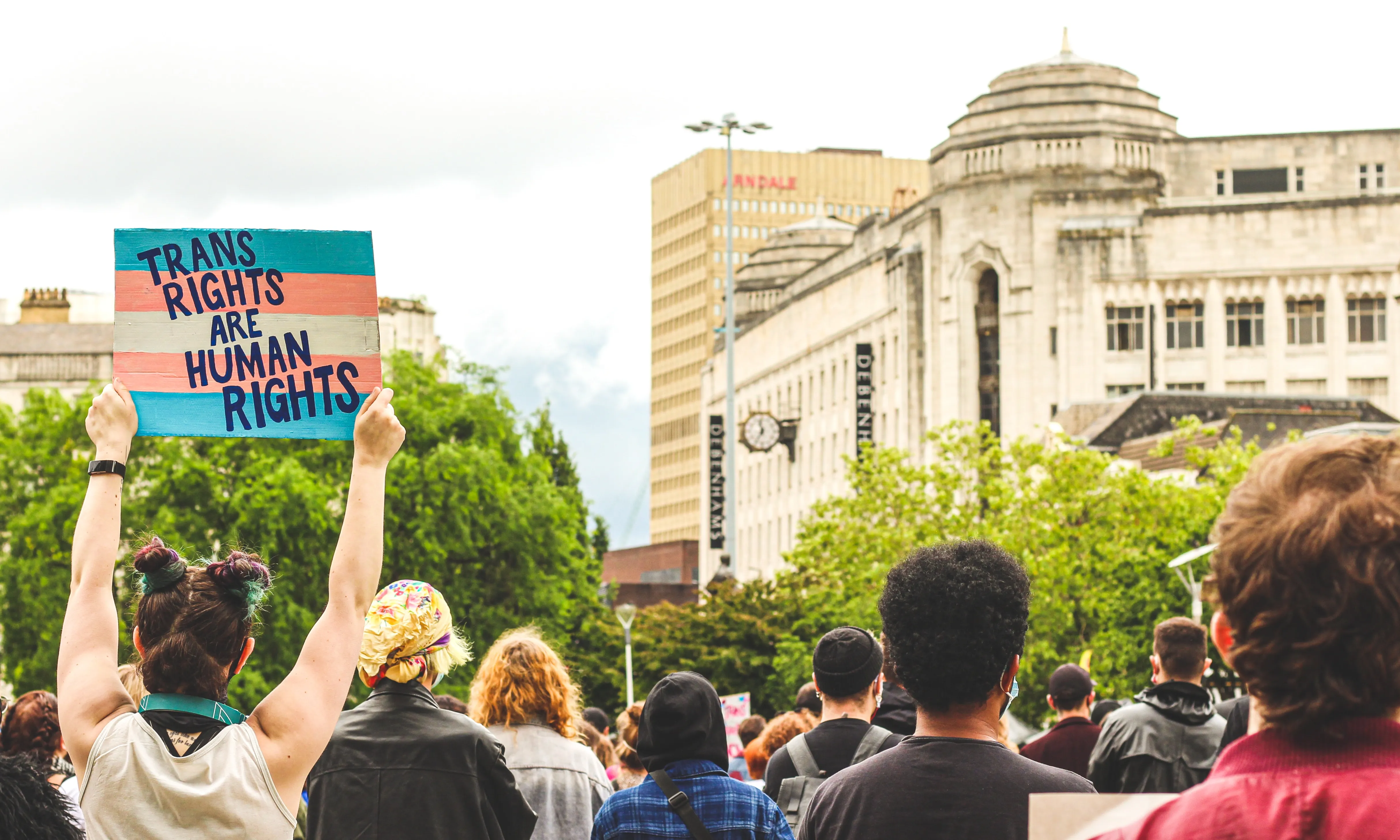 Les persones trans veuen vulnerats els seus drets constantment arran de les discriminacions que pateixen en el seu dia a dia.