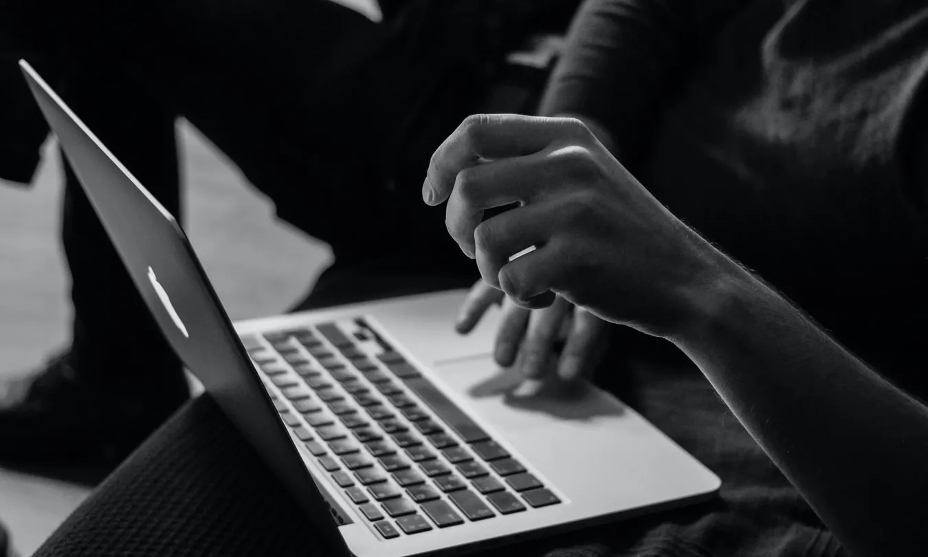 El pla pretén fer efectius els principis d'eficàcia i d'eficiència en l'actuació de l'Administració pública. Font: Unsplash.