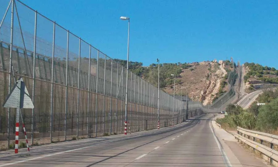 Tanca de Ceuta a Melilla.