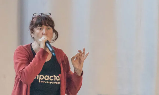 Anna Caubet. és una de les fundadores d'ImpactaT i actriu especialitzada en teatre social. 