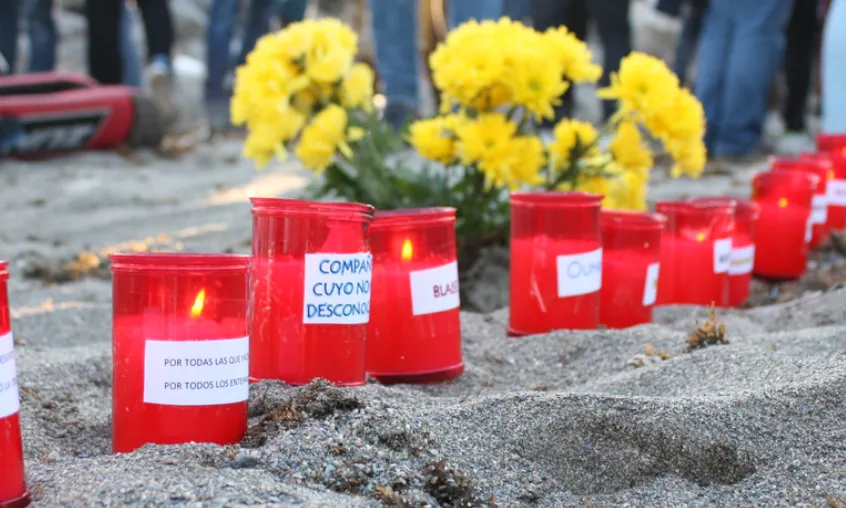 L'organització proposa portar espelmes a les concentracions amb els noms de les persones que van perdre la vida. 