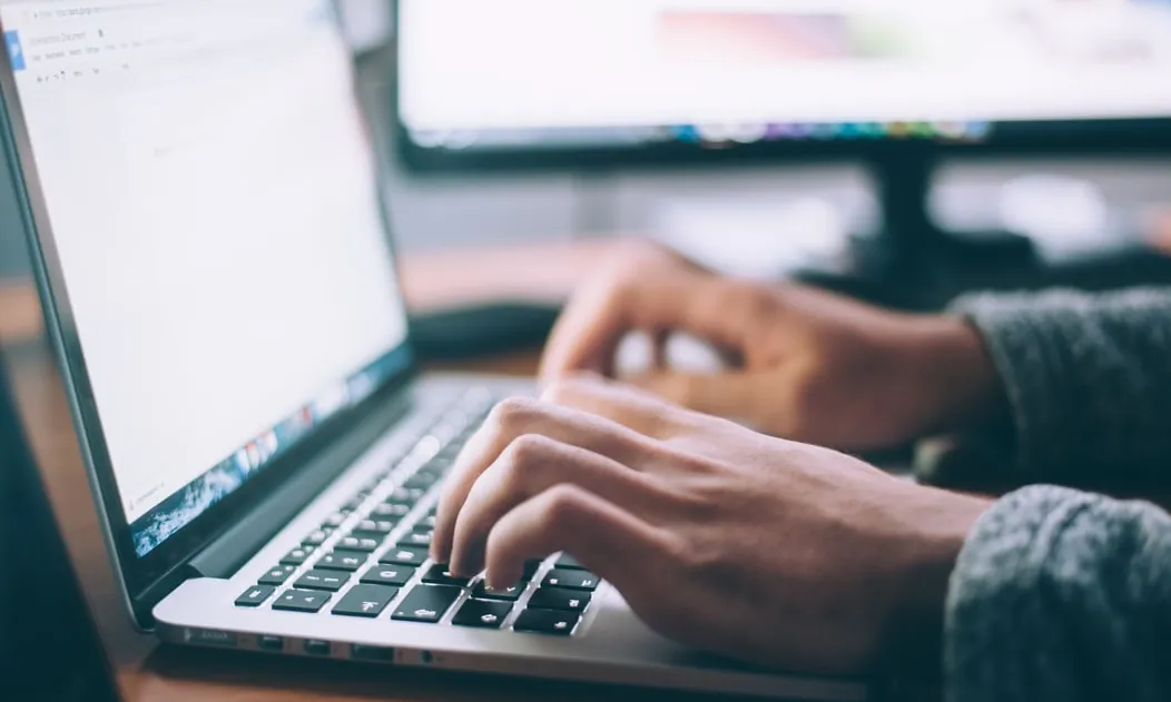 El recurs de censos consisteix en un cercador que indica l’epígraf de les tarifes de l’Impost d’Activitats Econòmiques. Font: Unsplash.