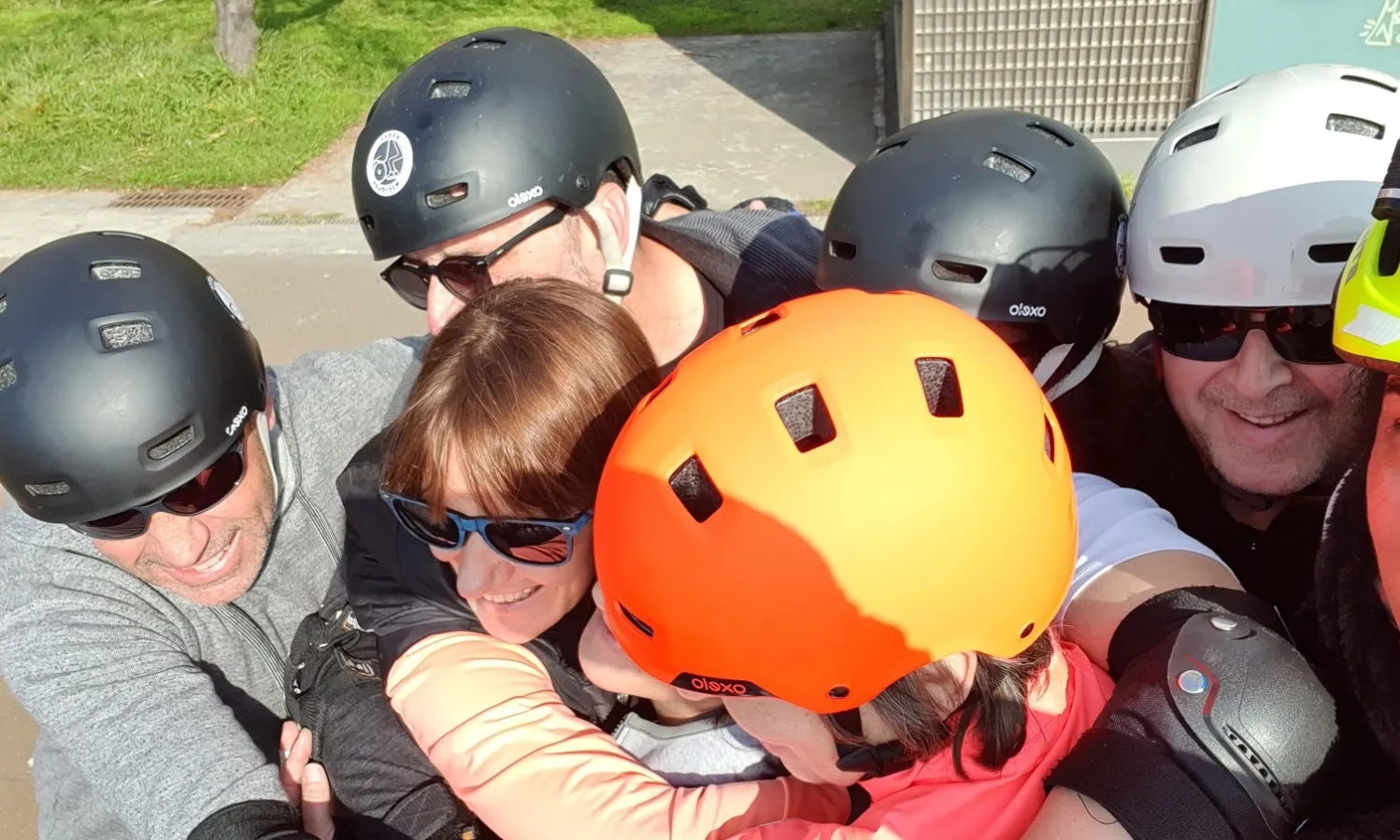 Rodes Màgiques és una activitat de patinatge en línia per a infants i joves amb mobilitat reduïda i afectats per una malaltia que els limita la vida. Font: Fundació Enriqueta Villavechia.