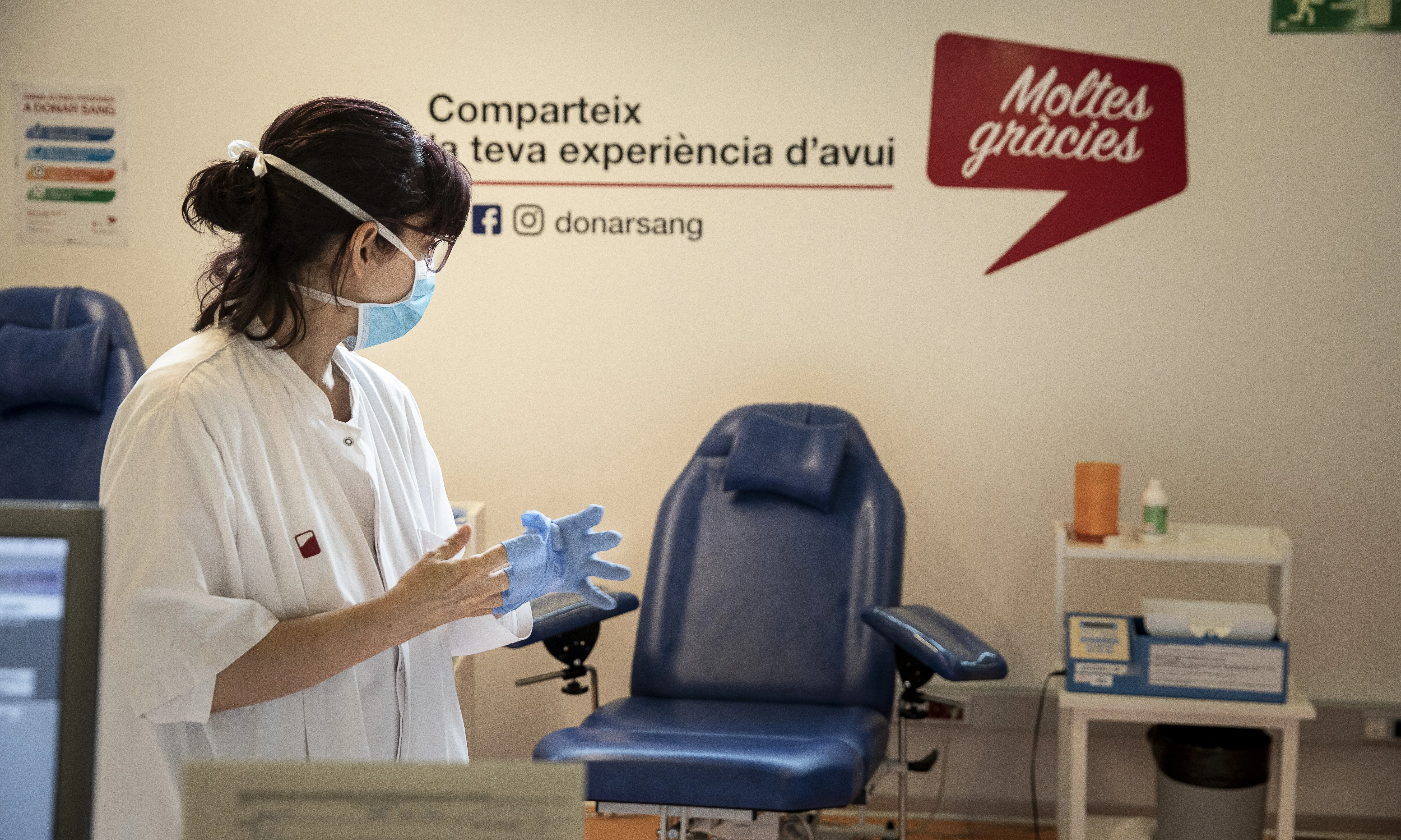 El Banc de Sang i Teixits fa una crida a les persones que hagin passat la Covid-19 per donar el plasma. 