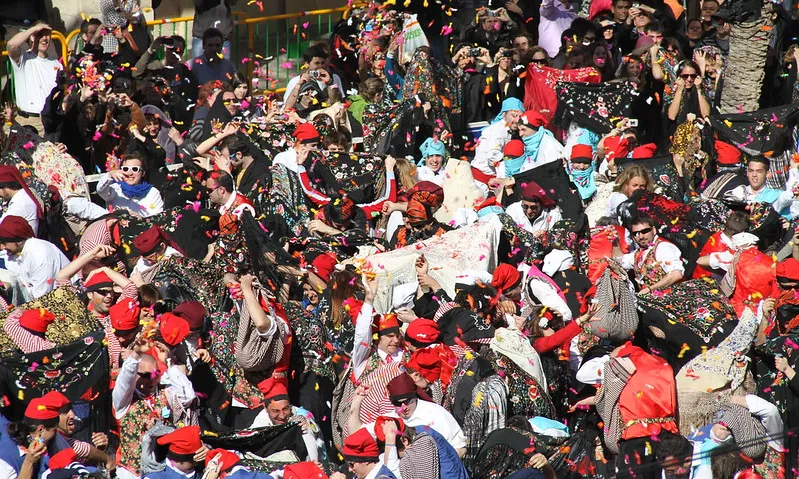 Fotografia de les comparses de Vilanova i la Geltrú. Imatge de l'Ajuntament de Vilanova i la Geltrú. Llicència CC BY-ND 2.0