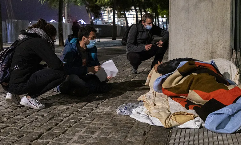 La pandèmia per la Covid-19 ha evidenciat i agreujat els riscos que pateixen les persones que viuen al carrer.