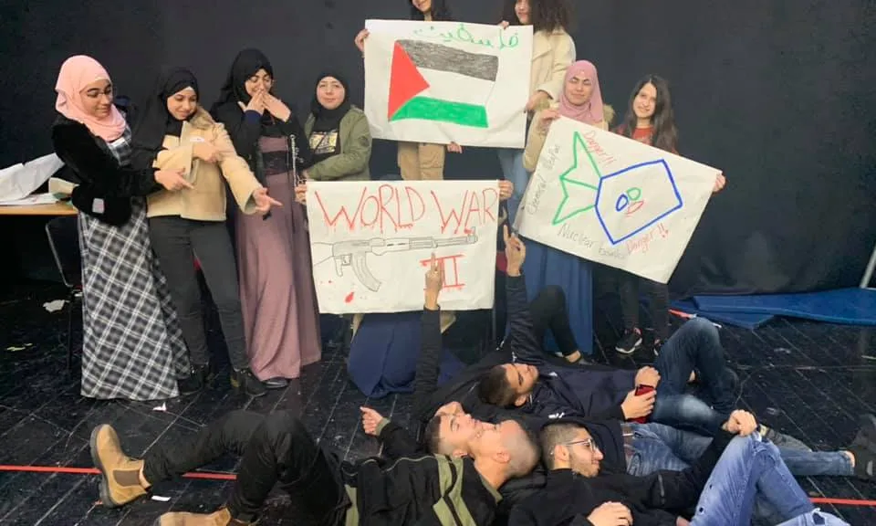 Imatge d'un taller amb joves palestins 