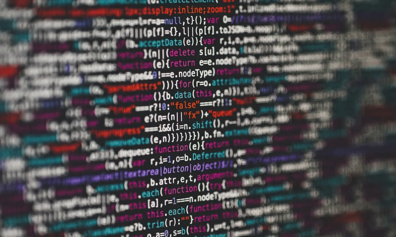 L’avantprojecte preveu les facultats d’organització i control en el desenvolupament del teletreball per part de la persona empresària. Font: Unsplash.