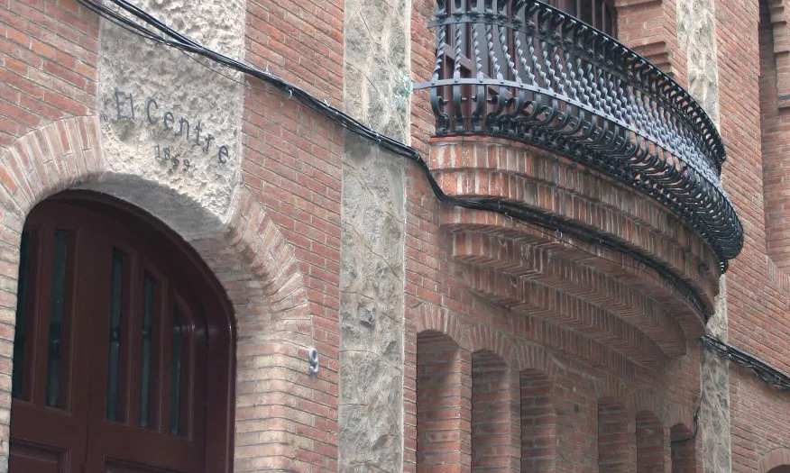 Façana del Centre Moral i Instructiu de Gràcia.