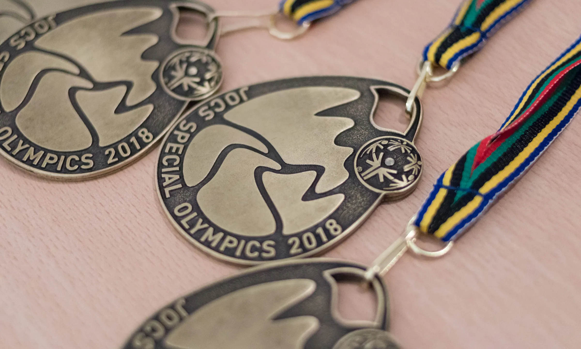 Un dels moments més bonics del programa és quan cada un dels joves atletes reben la seva primera medalla. Font: Special Olympics. 