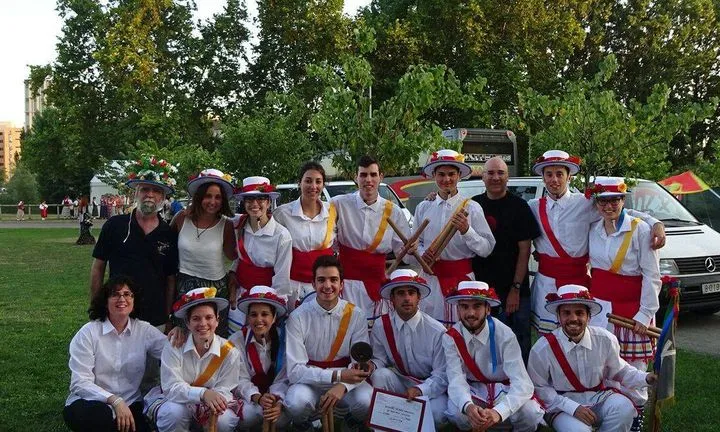 Membres de l'Associació de Bastoners i Caramelles d'Oló.