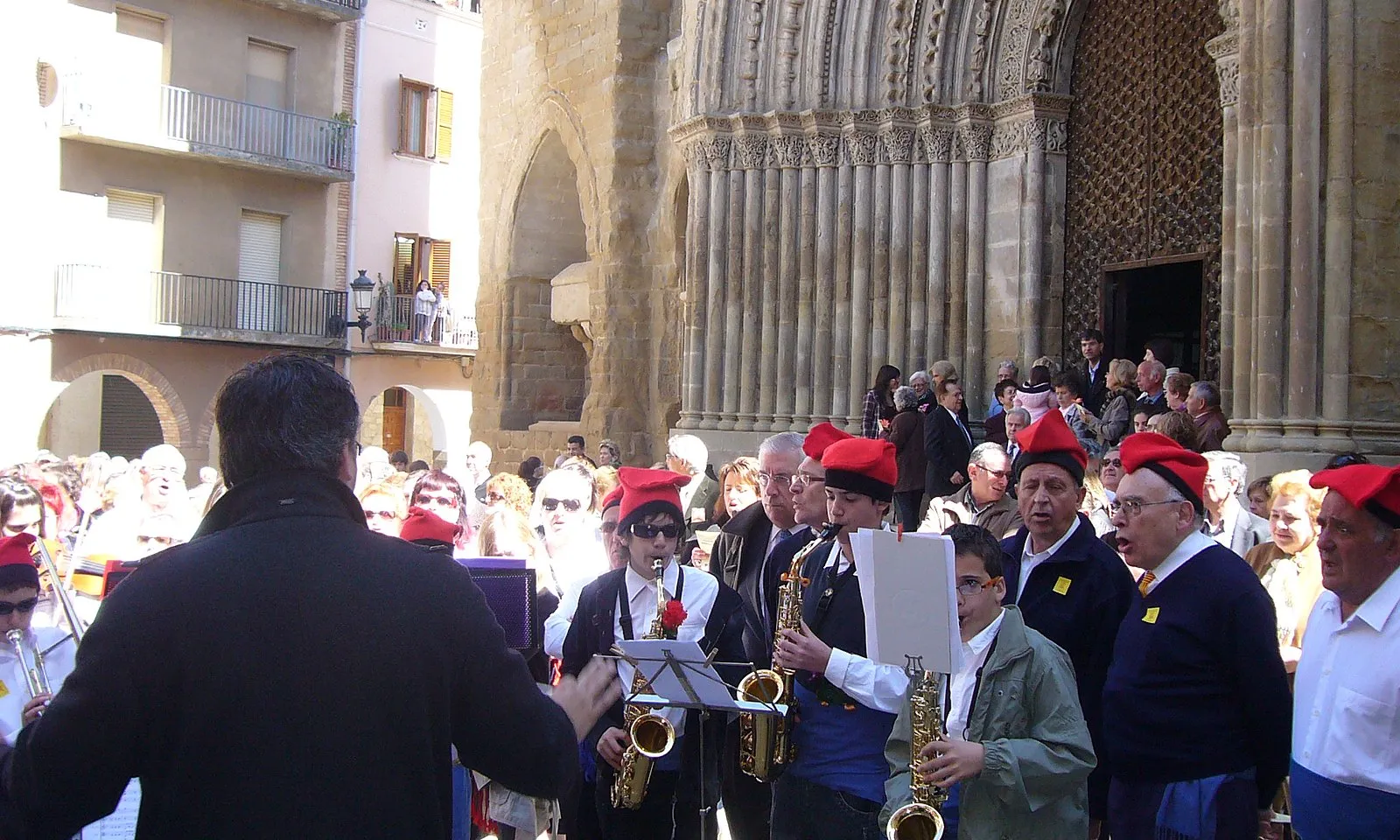 La gran majoria de municipis han cancel·lat les cantades, però altres entitats han trobat alternatives.
