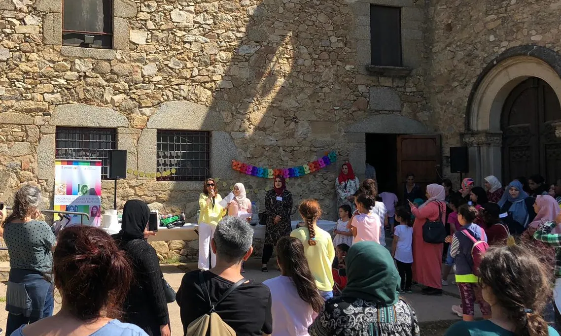 L'associació treballa per facilitar l'acollida de la població nouvinguda.