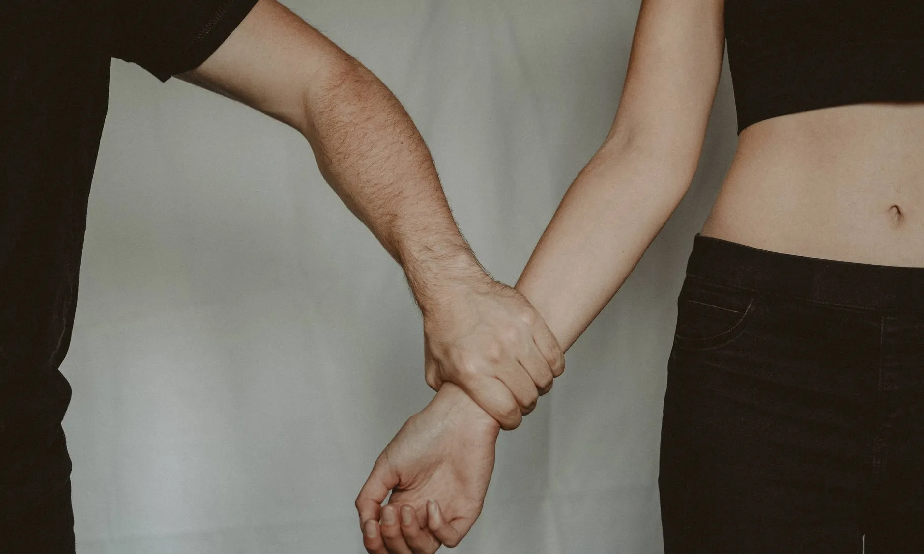 ‘Cut All Ties' és un projecte per abordar la violència de gènere en adolescents. 