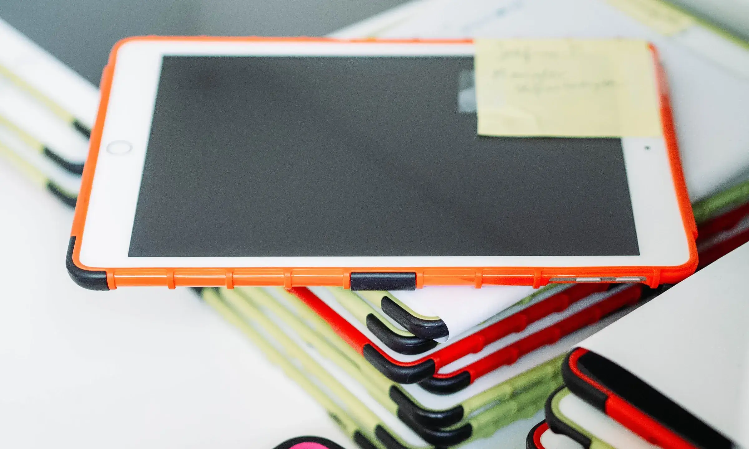 Tablets apagades una a sobre de l'altra