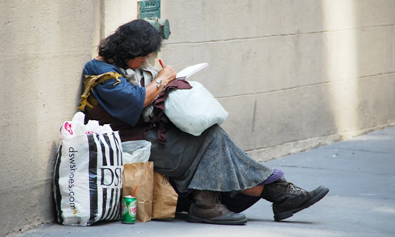 Segons l’entitat, només a la ciutat comtal hi ha més de 4.700 persones que no tenen una llar. 