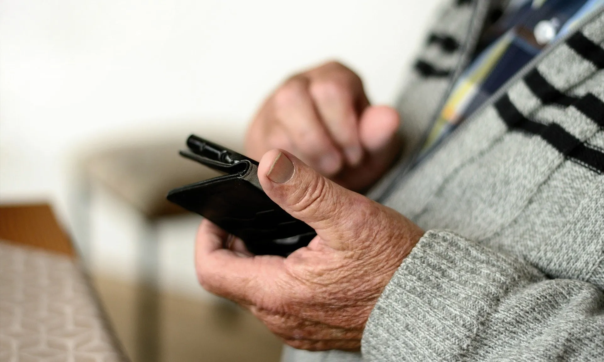 L’ABD ha creat un projecte d’alfabetització digital per a persones grans. 