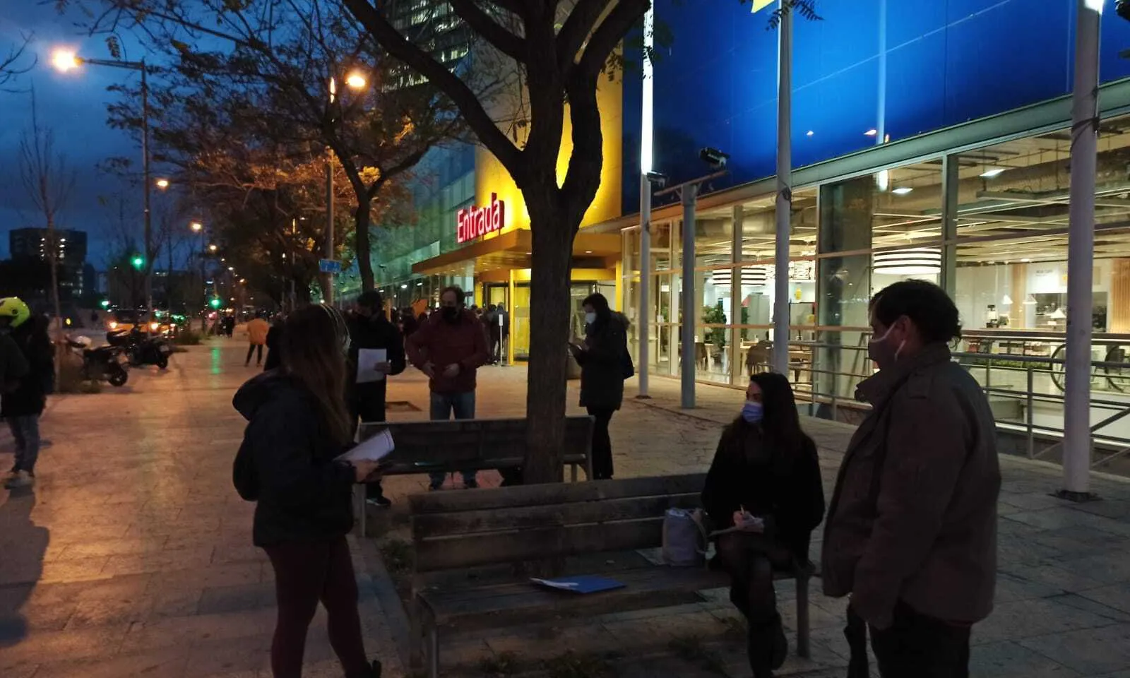 Un moment del recompte de persones sense llar que es va fer el 18 de maig en alguns barris de l'Hospitalet de Llobregat.