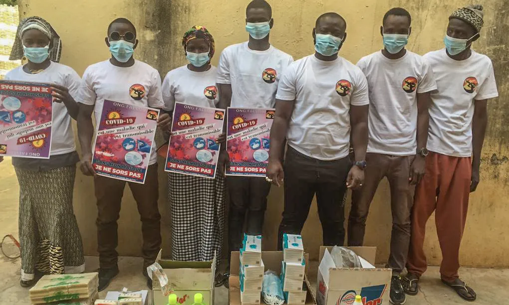 Campanya de prevenció de la Covid-19 que Fallou ONGD està duent a terme sobre el terreny.