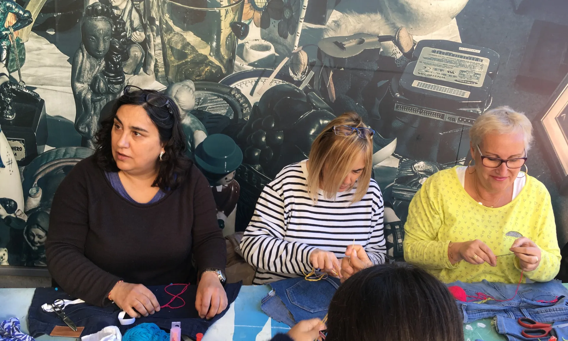 Associació Upcycling Barcelona, ofereixen tallers i formacions per introduir a la gent al fenomen de l'Upcycling.