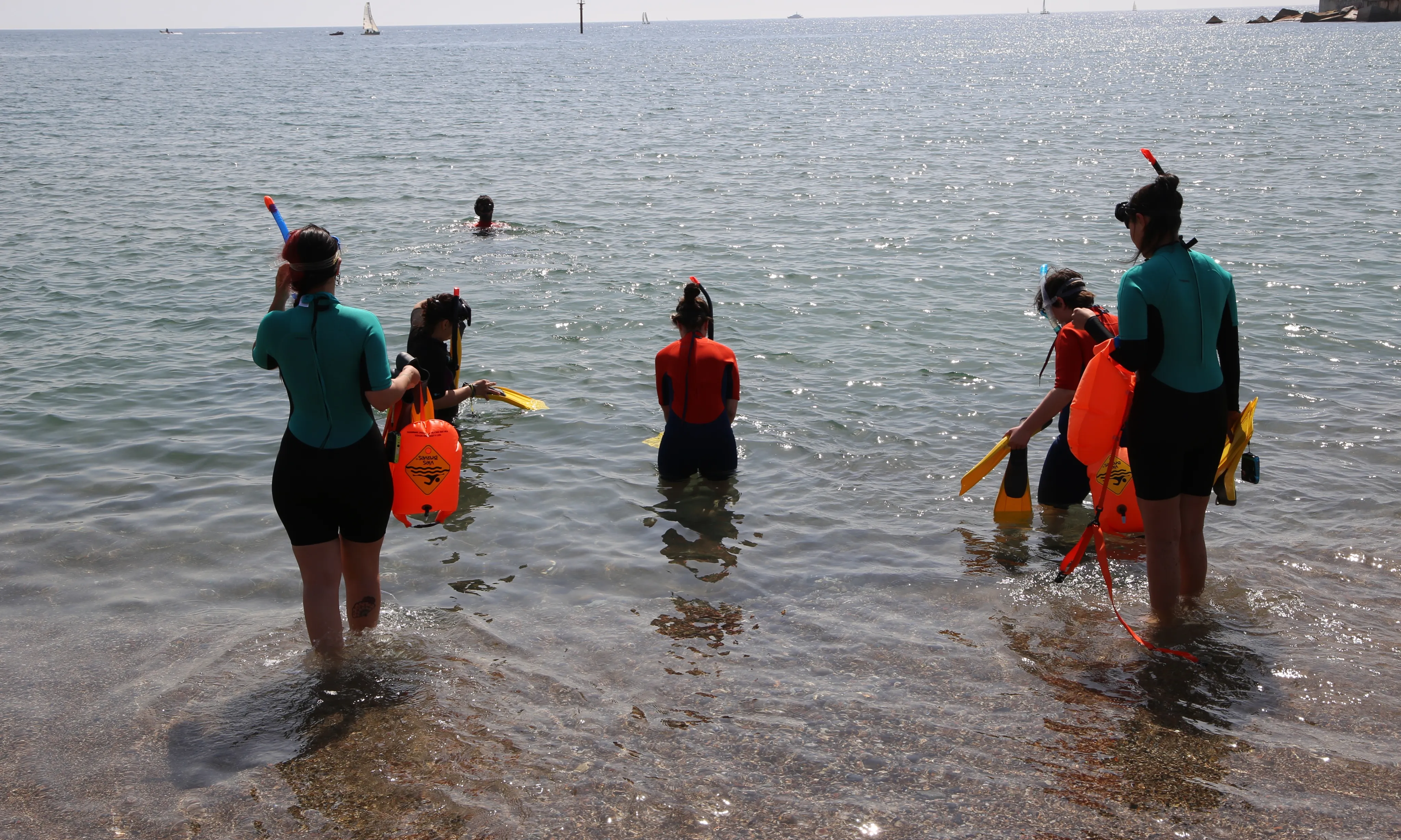 Es duran a terme activitats, durant tot l'estiu, a les platges de l'Àrea Metropolitana de Barcelona, la Costa Daurada i la costa Brava.