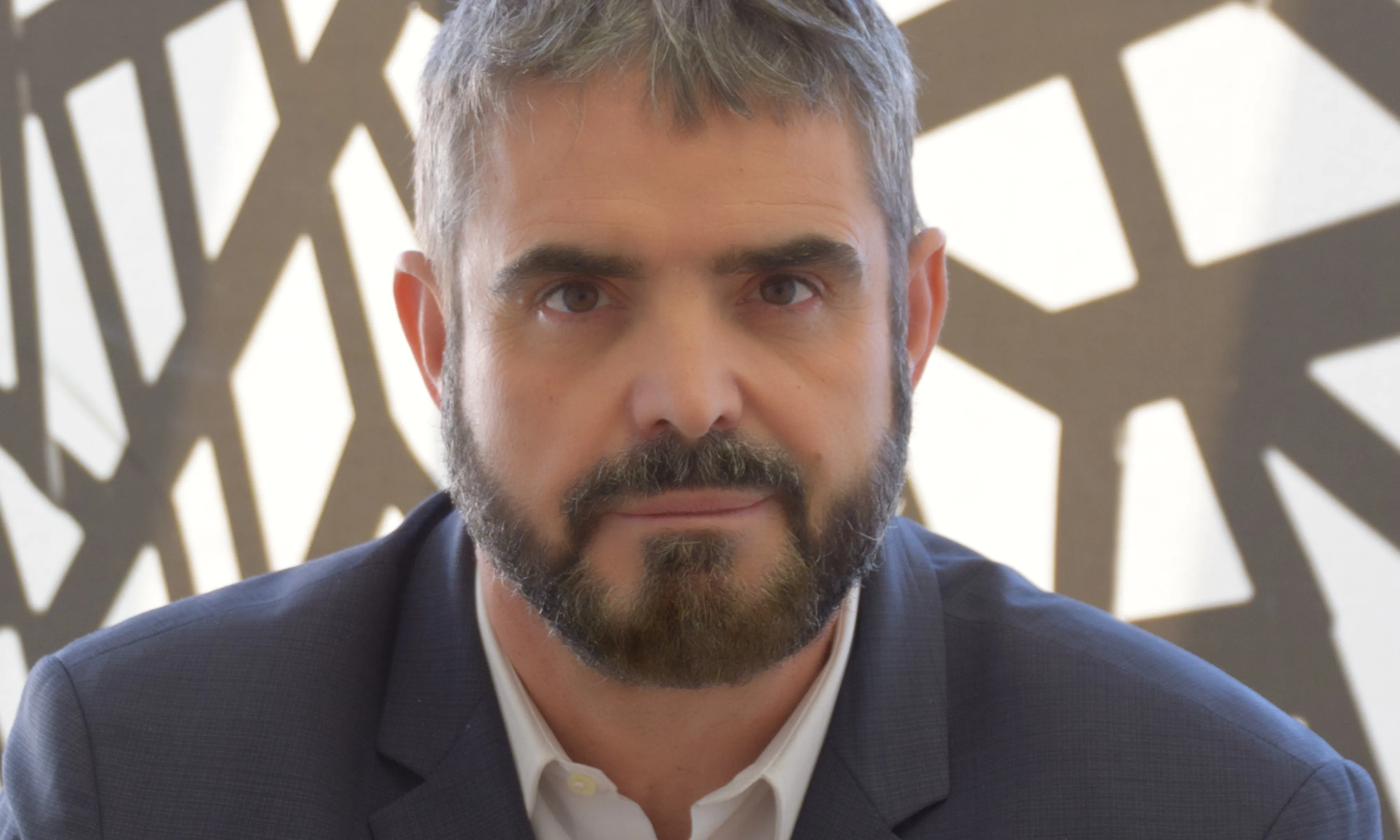 Virginio Gallardo és psicòleg MBA  interessat en la gestió del canvi i la transformació organitzativa.