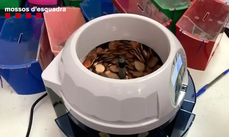 A través de les guardioles repartides per tot l’Estat espanyol els detinguts s’haurien embutxacat gairebé un milió d’euros. 