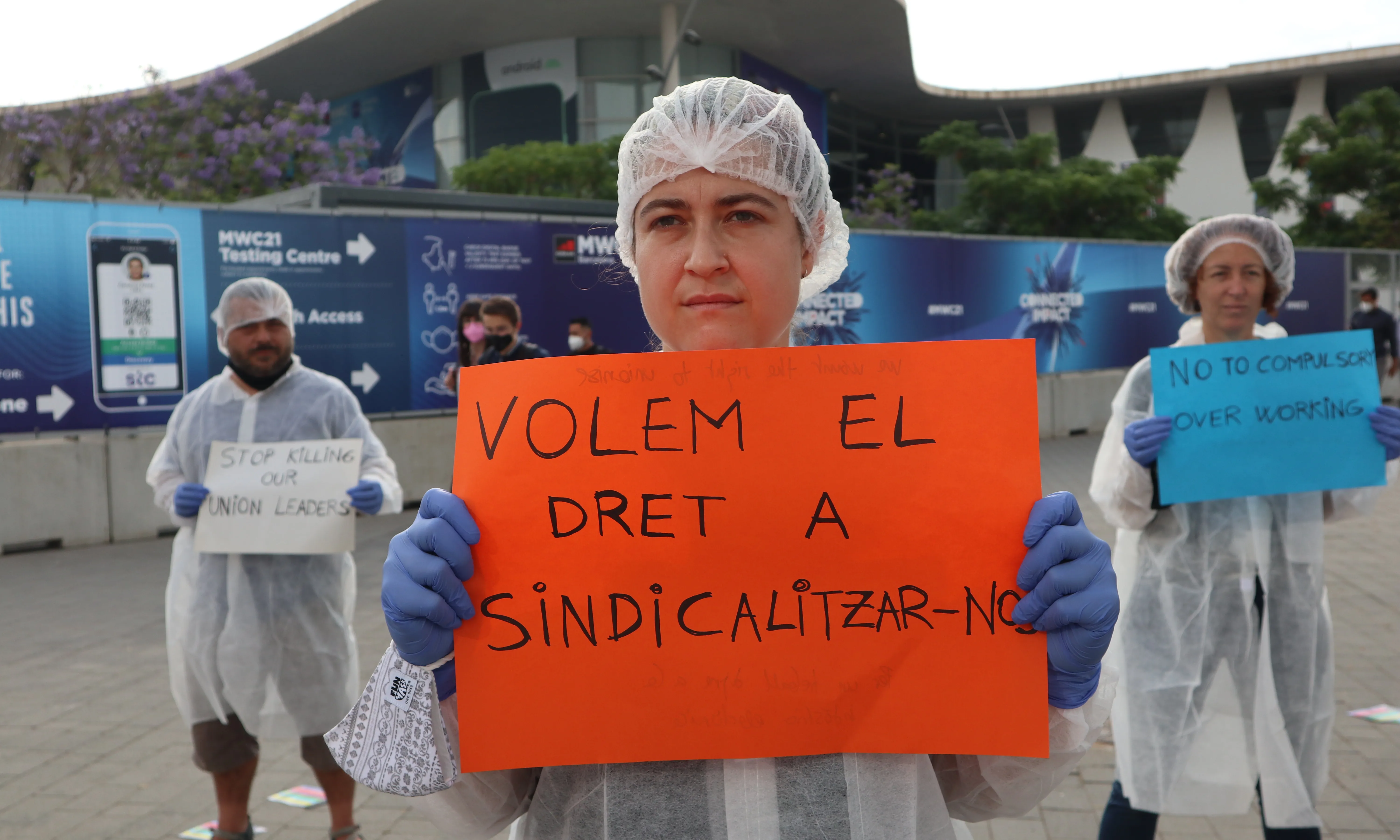 Acció reivindicativa de Setem Catalunya davant del Mobile World Congress.