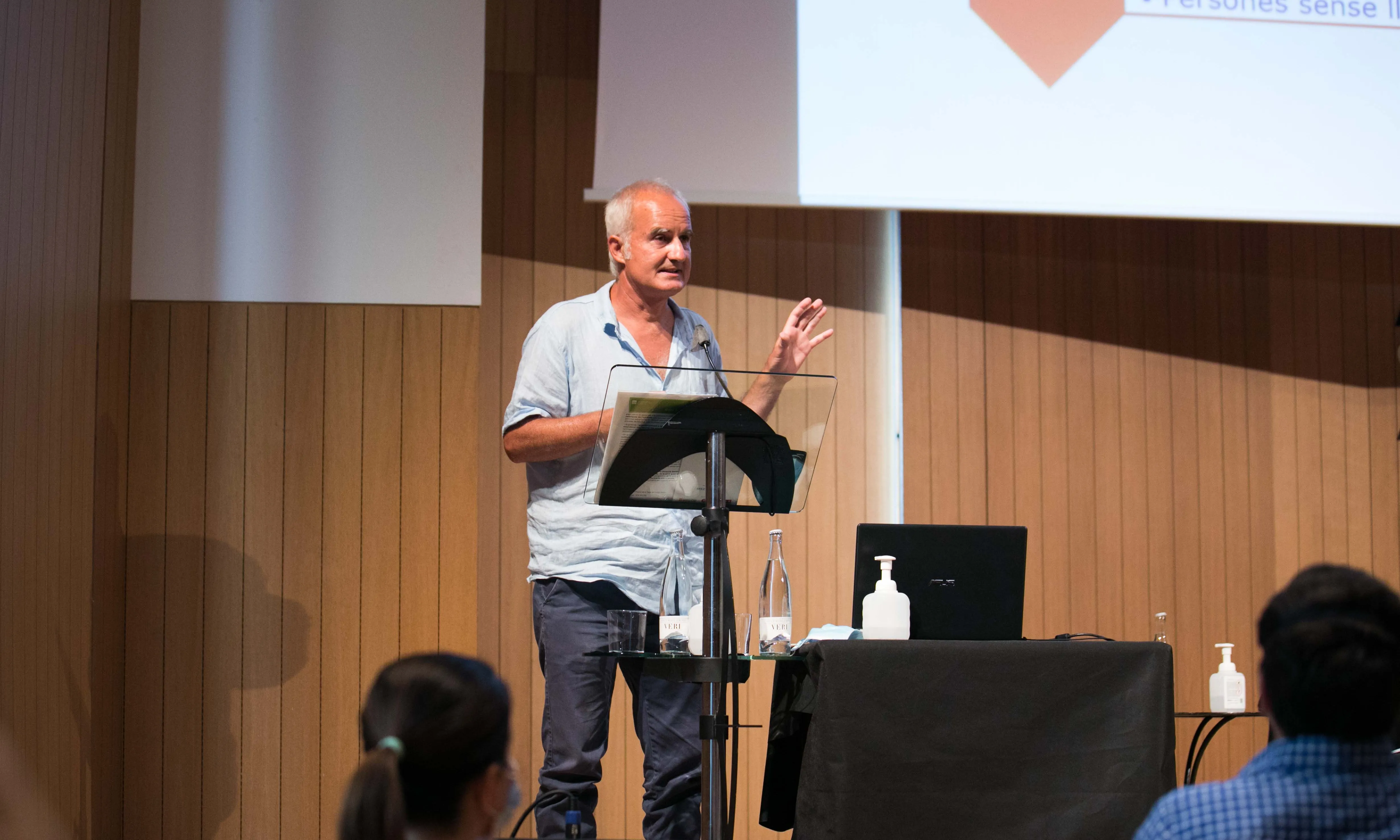 La capacitat organitzativa i la influència política de cada col·lectiu té les seves particularitats. 