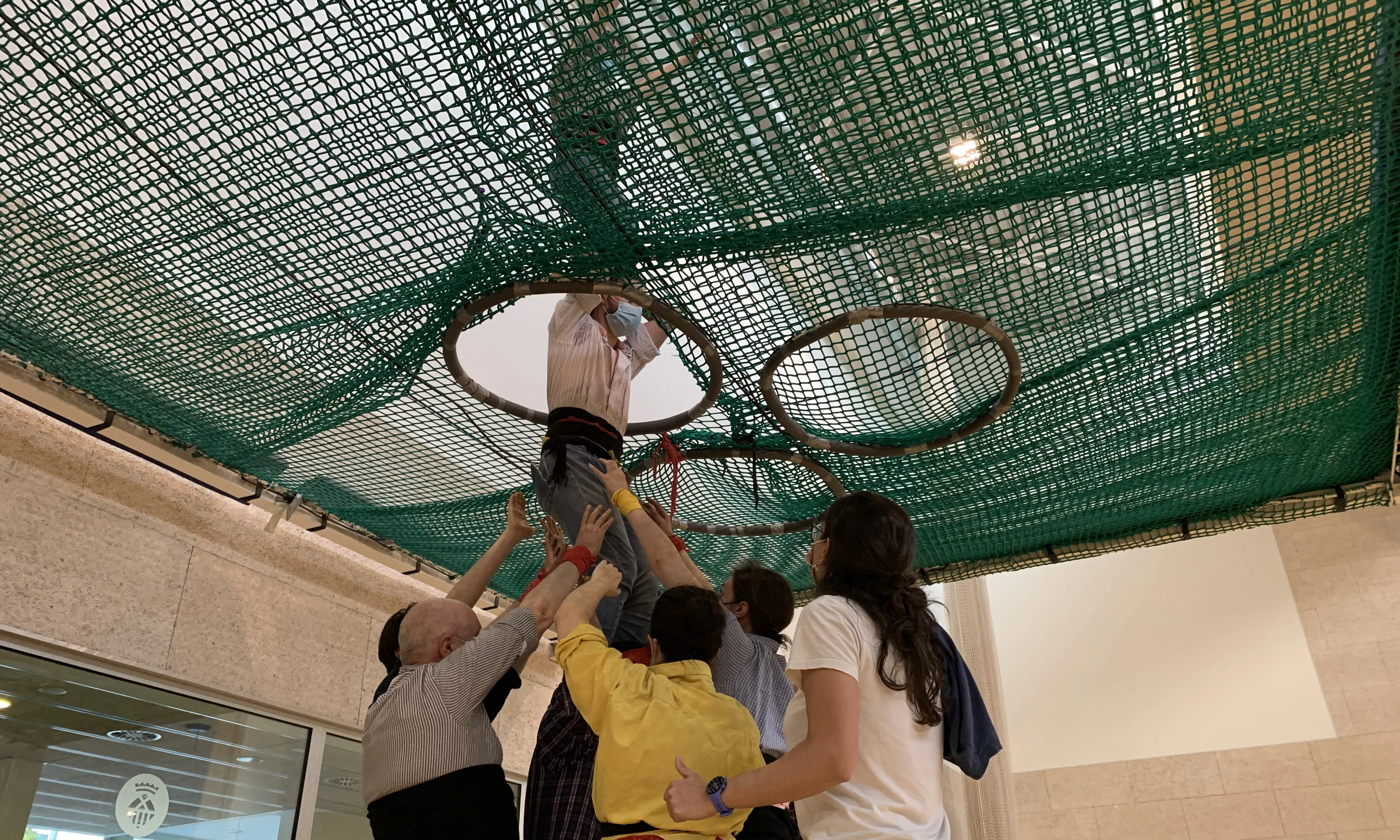 La Colla Jove castellera de L’Hospitalet ha tornat a assajar separats en dos grups.