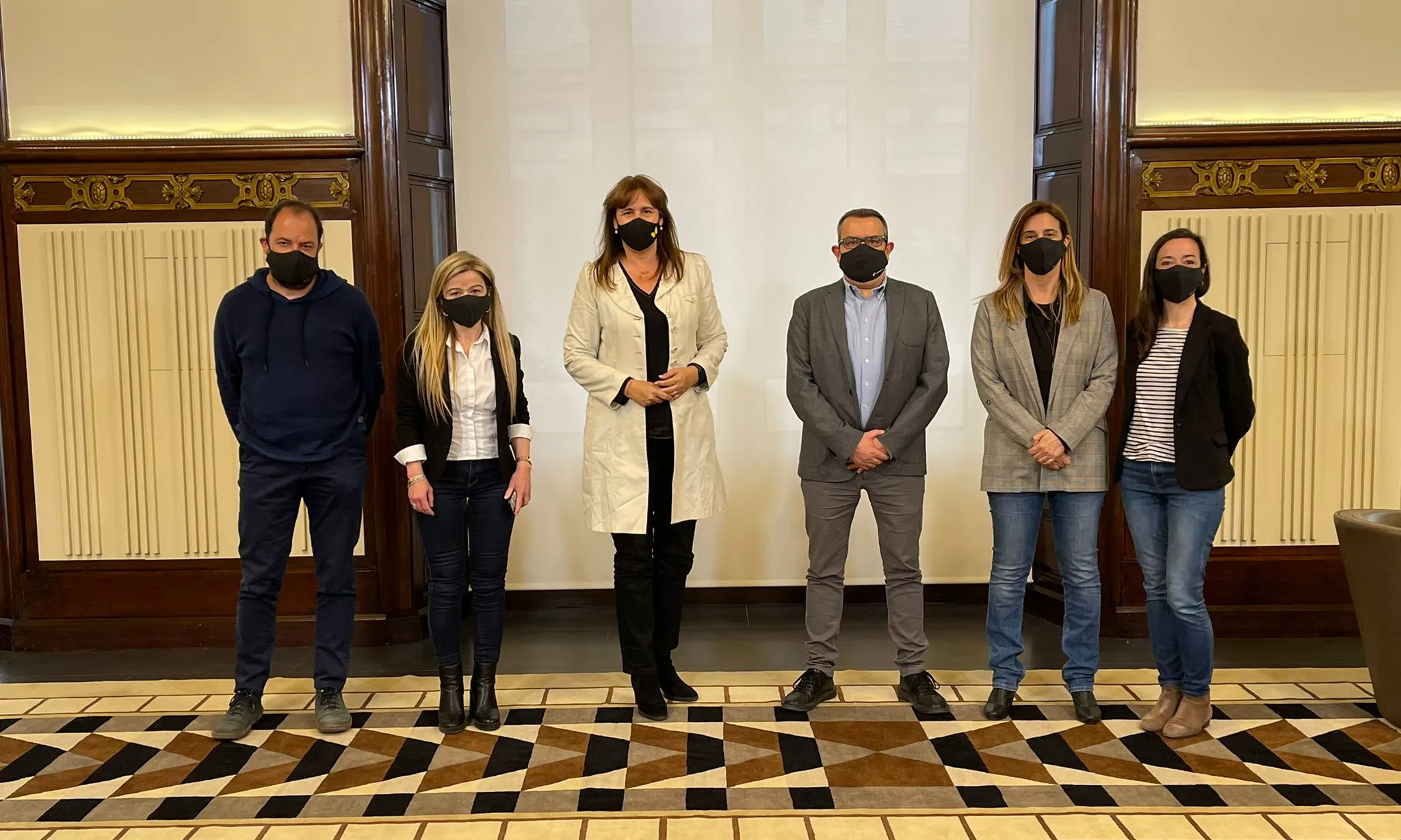 Una delegació de la junta directiva de La Confederació es va reunir a mitjans d'abril amb la presidenta del Parlament, Laura Borràs, per reclamar-li una legislatura social.